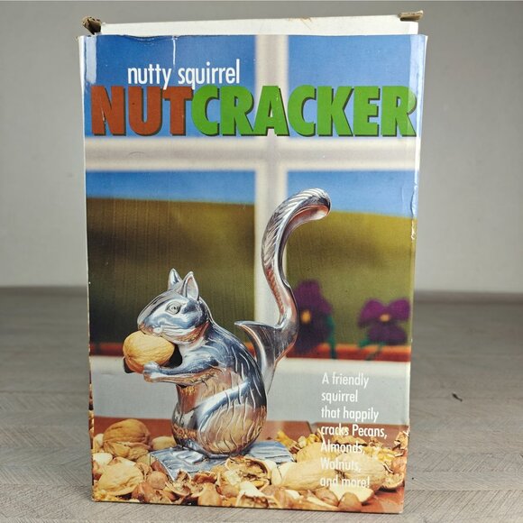 Vintage Nutty Squirrel Cast Aluminum Nut Cracker Kitchen Tool & Display Piece - Picture 3 of 8